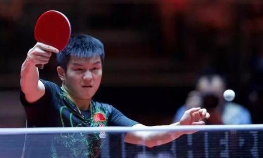 為何乒乓球選手都喜歡跑網前摸一摸桌子
