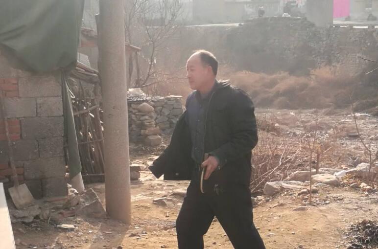 乒乓球臺雖簡陋，但是擋不住人們對乒乓球運動喜愛