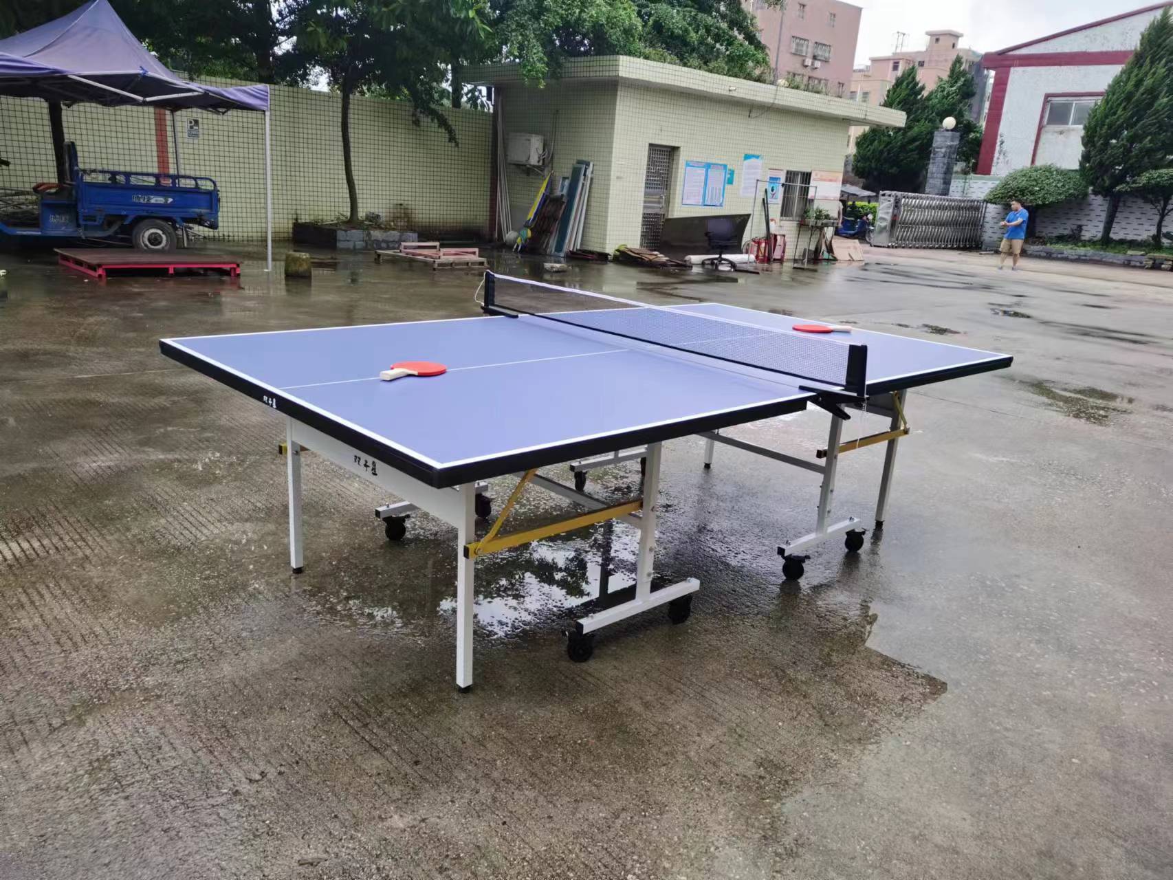 國際乒聯(lián)標(biāo)準(zhǔn)乒乓球臺室內(nèi)折疊帶輪球臺